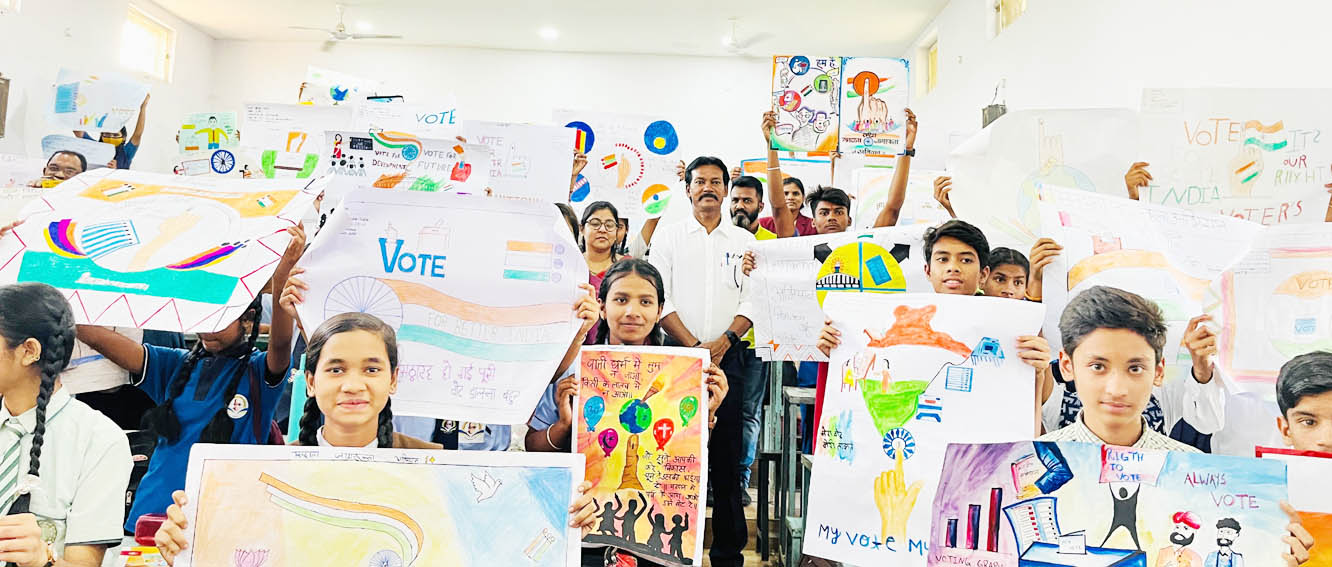 पोस्टर, ड्राइंग एवं रंगोली बनाकर छात्र-छात्राओं ने मतदाताओं किया जागरूक, शत-प्रतिशत मतदान के लिए संकल्प