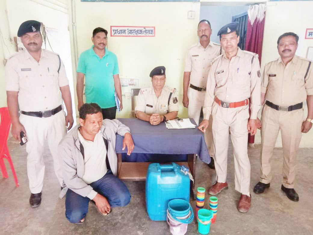 नशीली ताड़ी संग आरोपी गिरफ्तार 