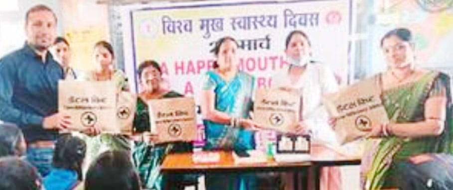 बच्चों को दांत की साफ-सफाई व तंबाकू सेवन से होने वाले नुकसान को बताया