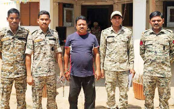 7 साल से फरार आरोपी गिरफ्तार 7 साल से फरार आरोपी गिरफ्तार