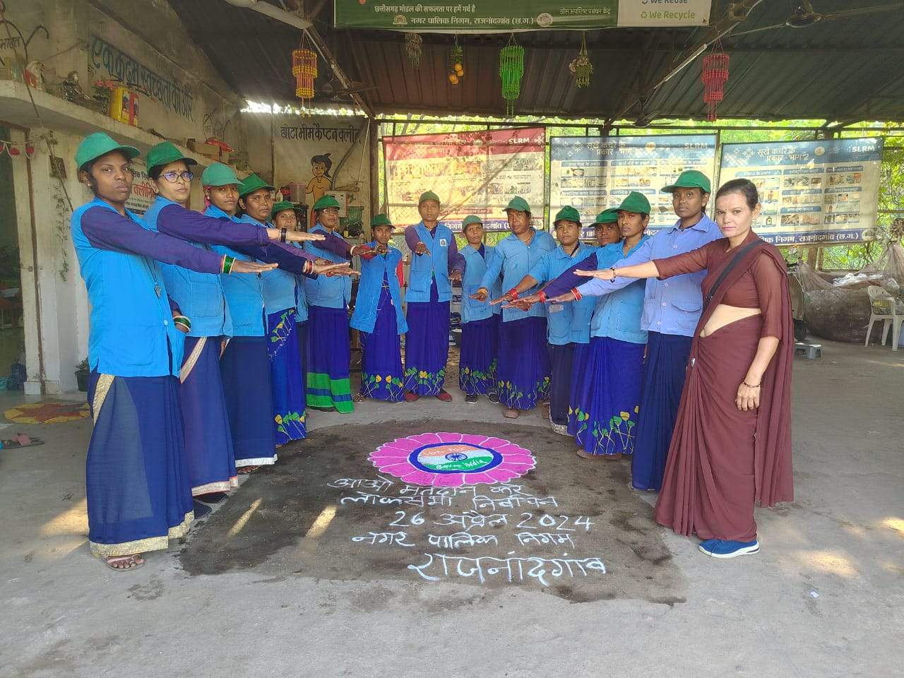 शत-प्रतिशत मतदान करने कर्मियों ने ली शपथ शत-प्रतिशत मतदान करने कर्मियों ने ली शपथ