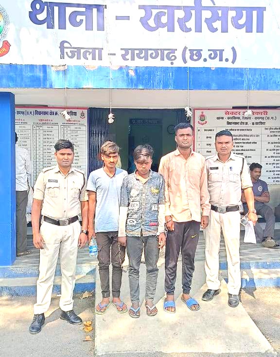 बाजार में मोबाइल चोरी, झारखण्ड के तीन गिरफ्तार बाजार में मोबाइल चोरी, झारखण्ड के तीन गिरफ्तार