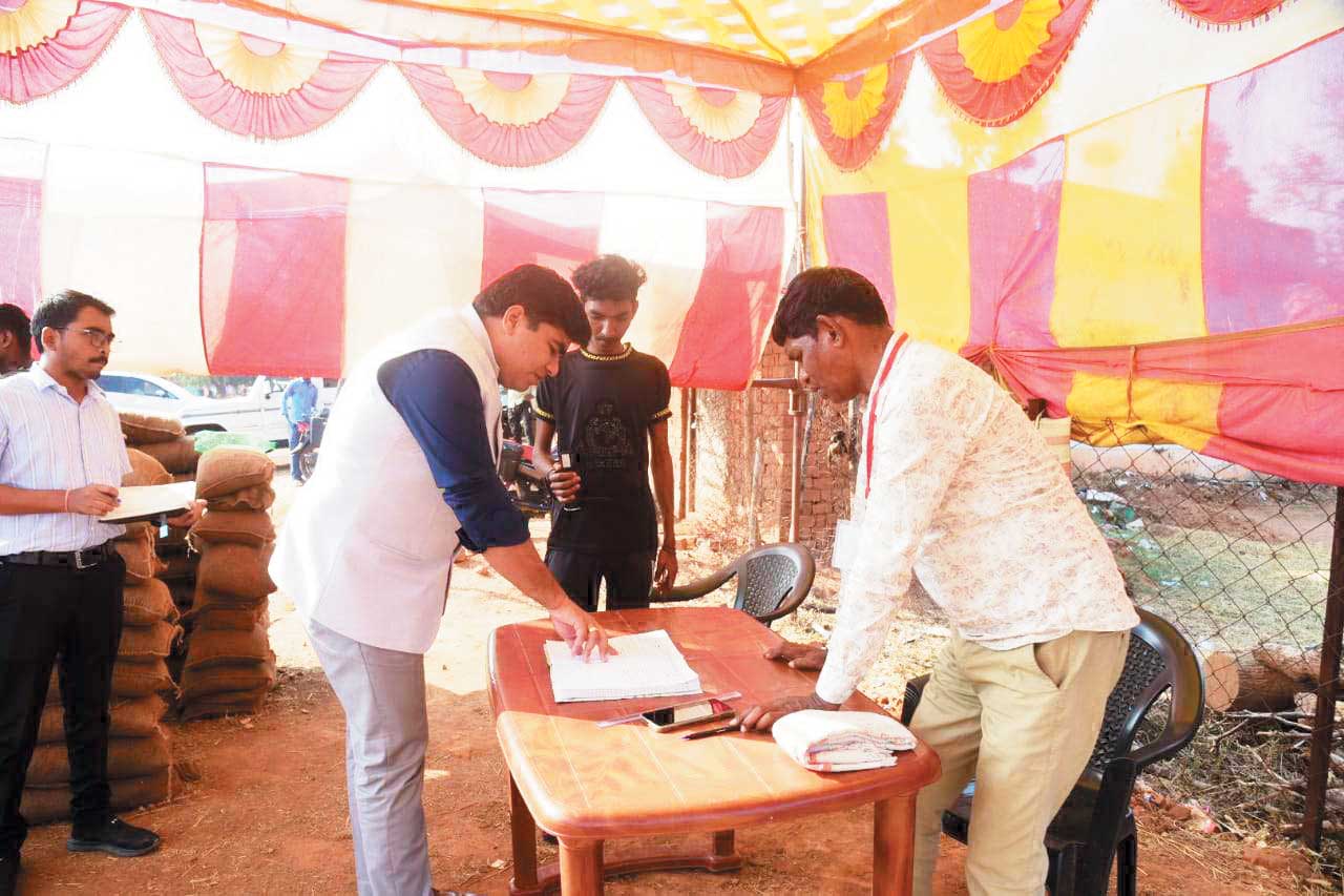 उरंदाबेड़ा व ईरागांव में एसएसटी दलों को लगातार चौकसी करने निर्देश उरंदाबेड़ा व ईरागांव में एसएसटी दलों को लगातार चौकसी करने निर्देश