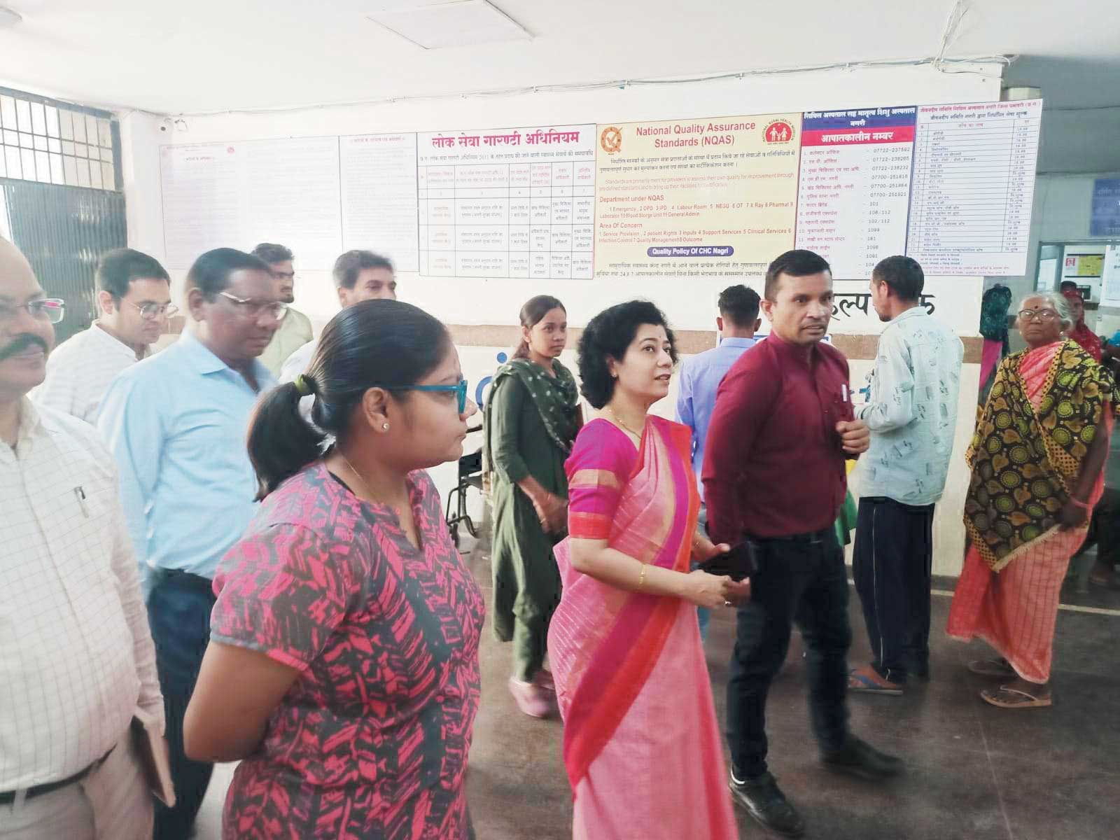 राष्ट्रीय स्वास्थ्य मिशन की संयुक्त सचिव ने नगरी के सिविल अस्पताल का निरीक्षण किया