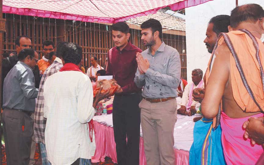 फागुन मेले का समापन, पुजारियों सम्मान