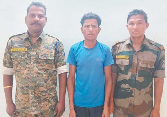 कटेकल्याण से नक्सली गिरफ्तार