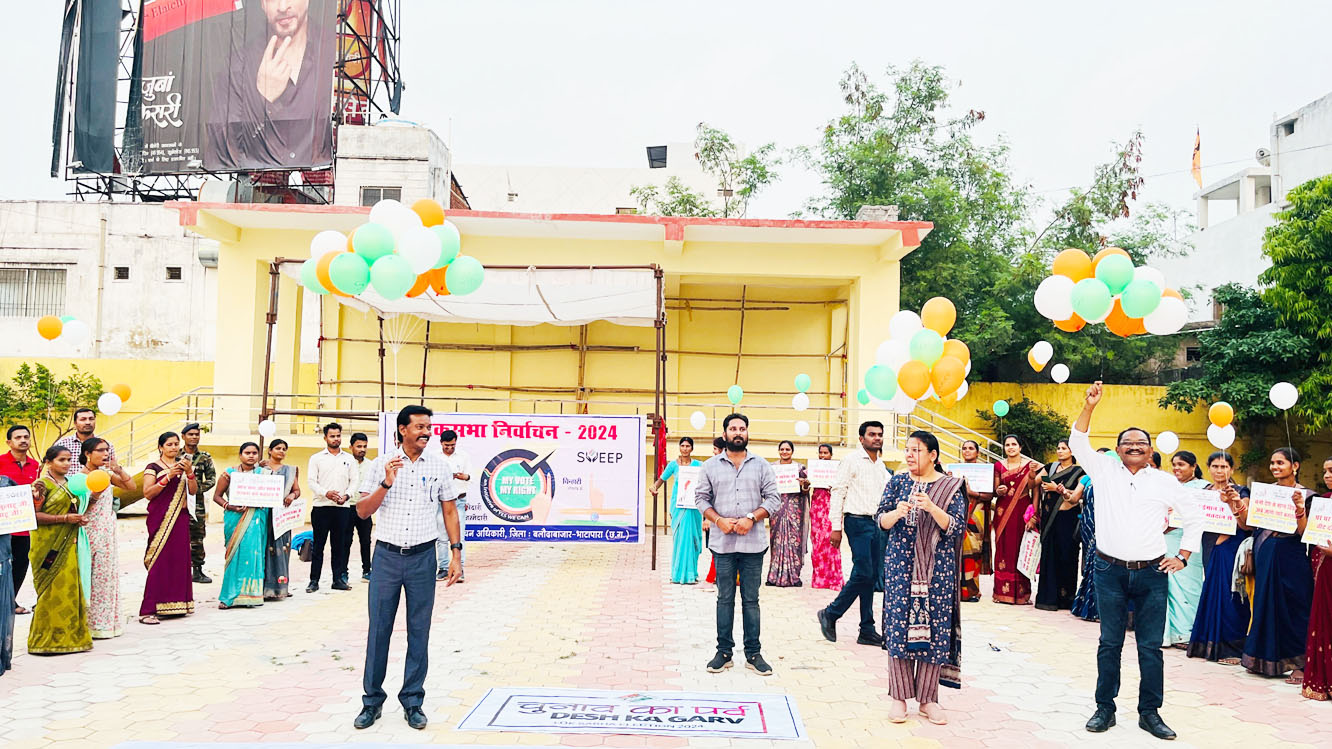 आसमान में गुब्बारे छोडक़र शत-प्रतिशत मतदान का संदेश