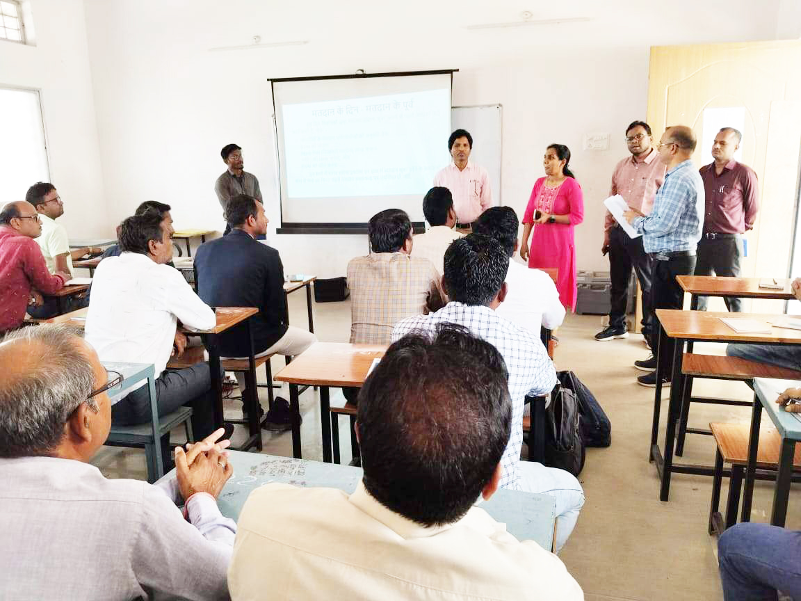 नगरी विकासखण्ड के मतदान दलों का प्रशिक्षण