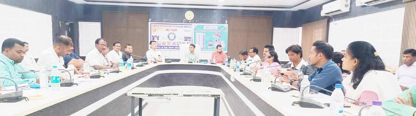 विस्थापित केंद्रों में मतदान पर दें जोर 