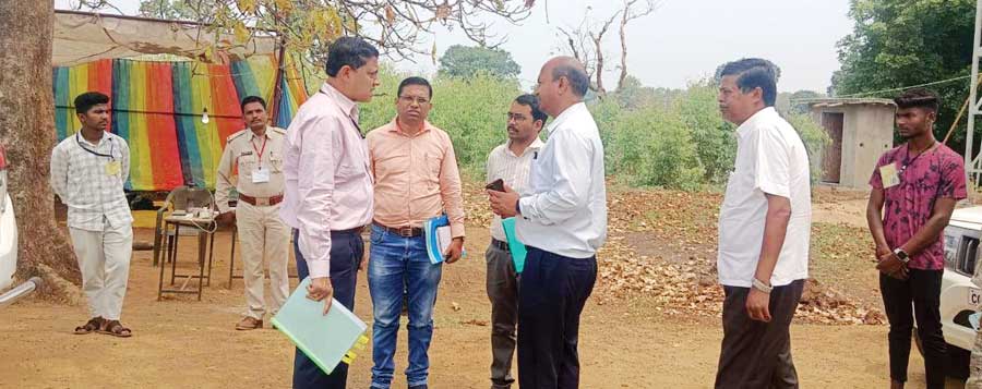 व्यय प्रेक्षक ने गम्हरी व खाल्हेमुरवेंड की चेकपोस्टों का किया निरीक्षण व्यय प्रेक्षक ने गम्हरी व खाल्हेमुरवेंड की चेकपोस्टों का किया निरीक्षण