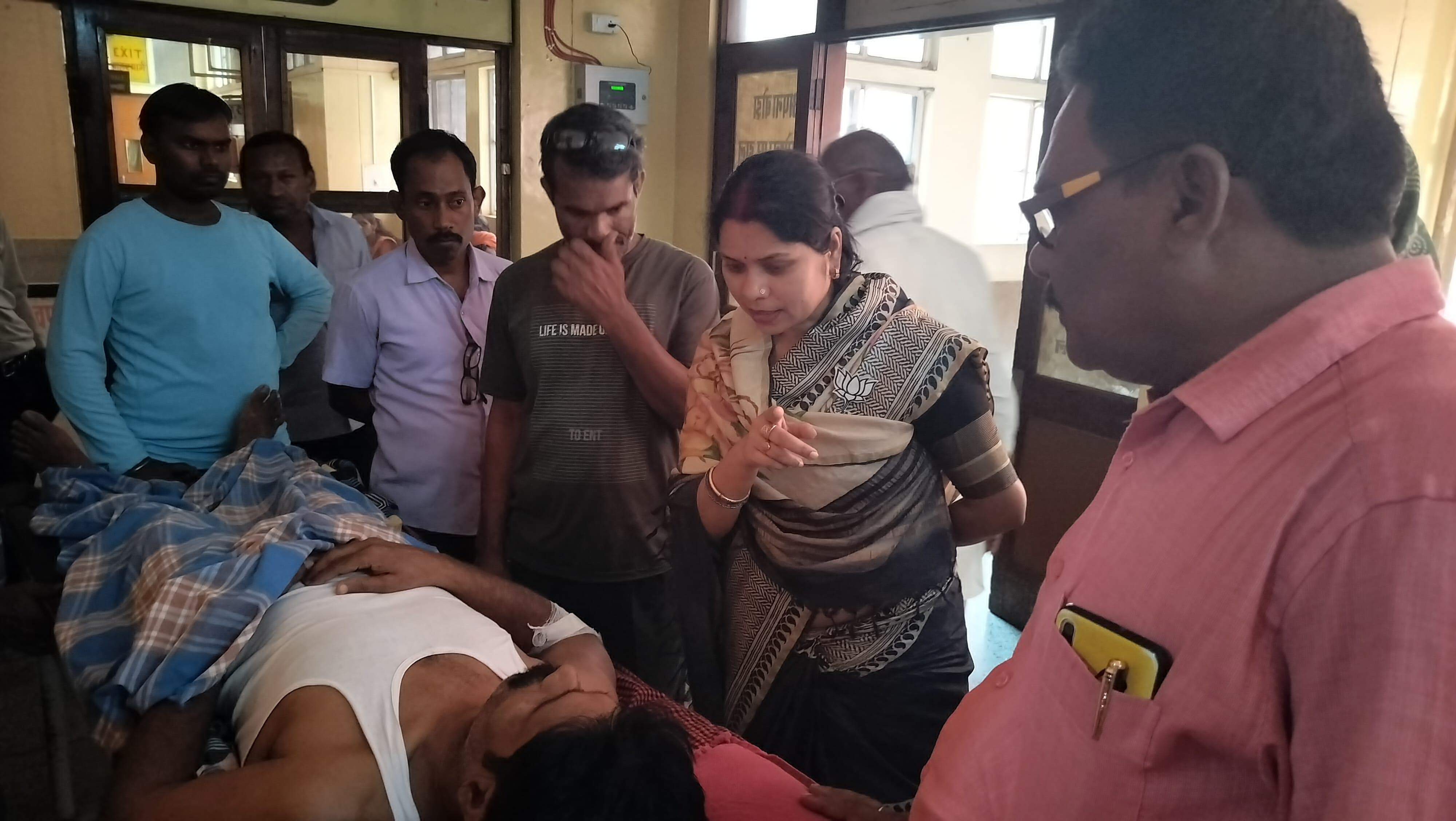 पूर्व पार्षद की कुशलक्षेम जानने अस्पताल पहुंची पूर्व विधायक