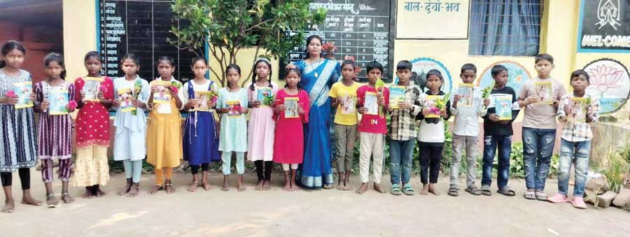 प्राथमिक शाला में विदाई समारोह प्राथमिक शाला में विदाई समारोह