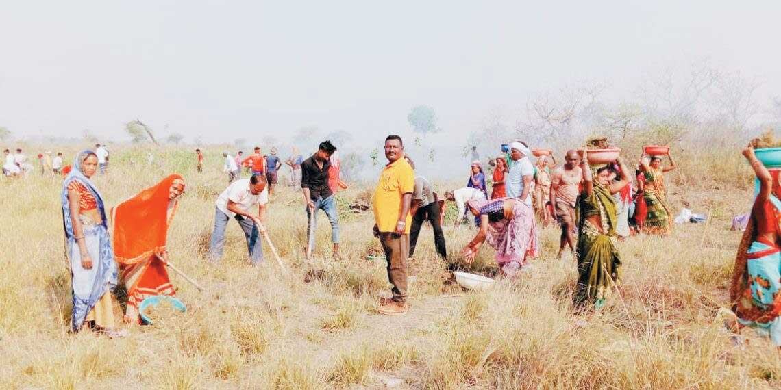 ग्रामीण परिवारों को लगातार मिल रहा रोजगार