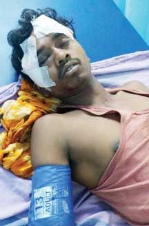 पत्थर लोड पिकअप बेकाबू होकर पुल से गिरी, मजदूर की मौत पत्थर लोड पिकअप बेकाबू होकर पुल से गिरी, मजदूर की मौत