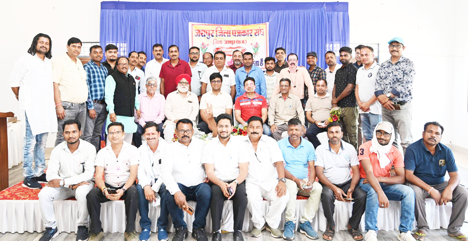 होली मिलन समारोह में पत्रकारों का सम्मान