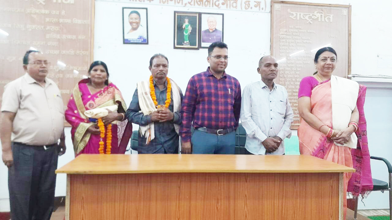 नगर निगम के 4 कर्मचारी सेवानिवृत्त नगर निगम के 4 कर्मचारी सेवानिवृत्त