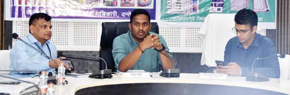 सामान्य प्रेक्षक ने ली समीक्षा बैठक