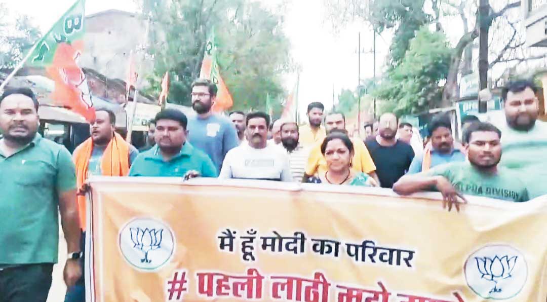 चरणदास महंत के बयान के विरोध में भाजपा ने कांग्रेस भवन घेरा चरणदास महंत के बयान के विरोध में भाजपा ने कांग्रेस भवन घेरा