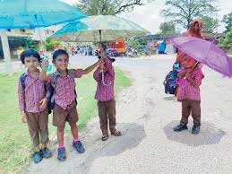  सूरज ने अप्रैल की शुरुआत में ही दिखाए तेवर, स्कूल आते-जाते बच्चों का बुरा हाल