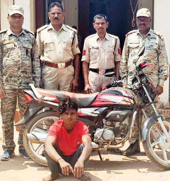 मोटर साइकिल चोरी का आरोपी गिरफ्तार मोटर साइकिल चोरी का आरोपी गिरफ्तार