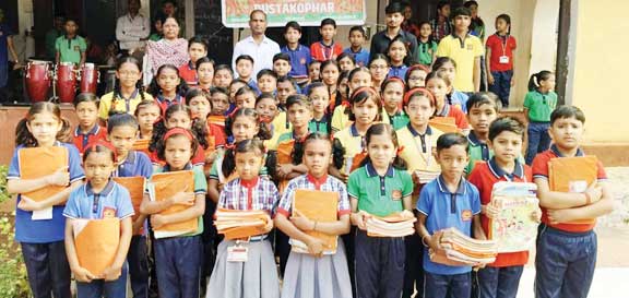 केंद्रीय विद्यालय में मनाया पुस्तकोपहार केंद्रीय विद्यालय में मनाया पुस्तकोपहार
