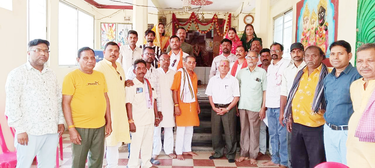 साहू और साहनी समाज ने ठमनाई कर्मा माता जयंती साहू और साहनी समाज ने ठमनाई कर्मा माता जयंती