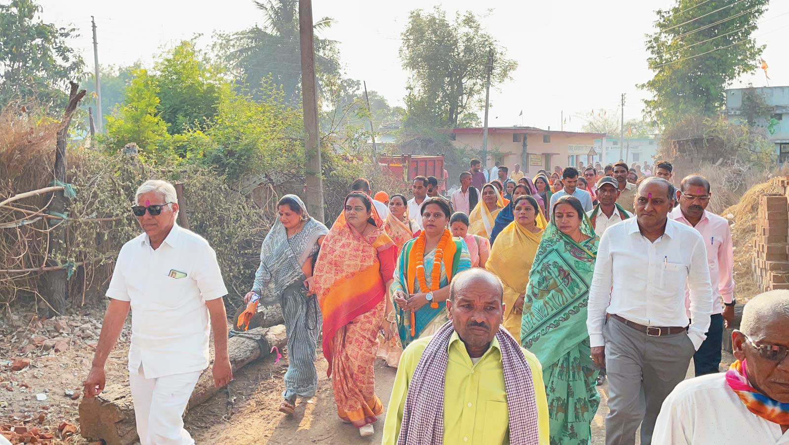 प्रत्याशी रूपकुमारी ने कुरूद विधानसभा के 21 गांवों का किया जनसंपर्क