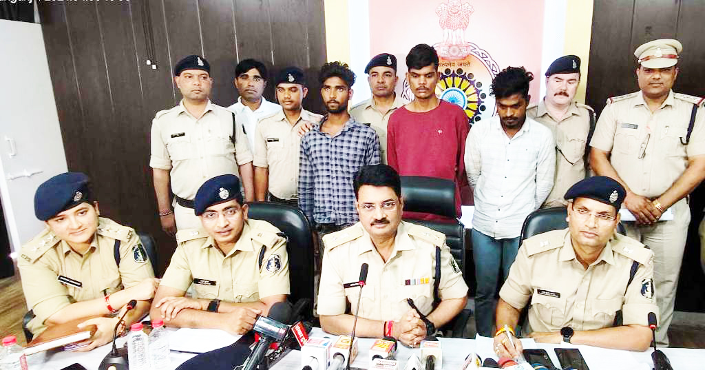 बड़े अपराध के पहले पुलिस ने बदमाशों को धर दबोचा