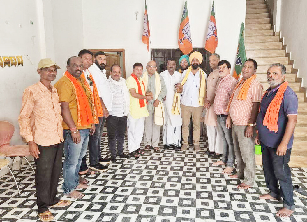 भजापा स्थापना दिवस पर वरिष्ठों का सम्मान 