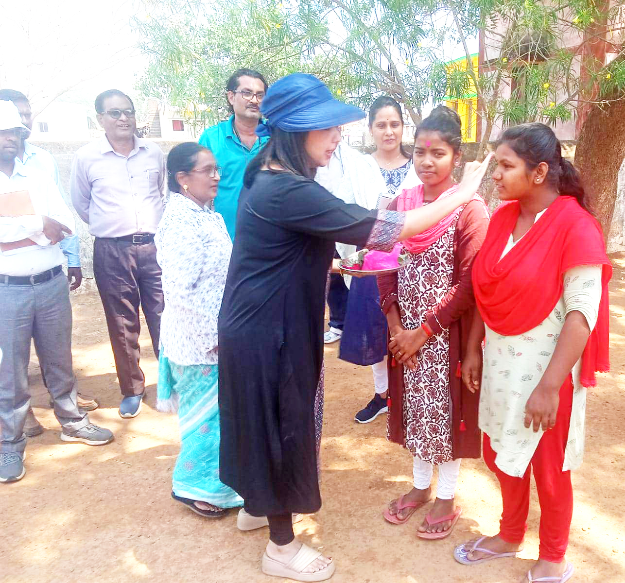 जिपं सीईओ ने किया नए मतदाताओं का स्वागत