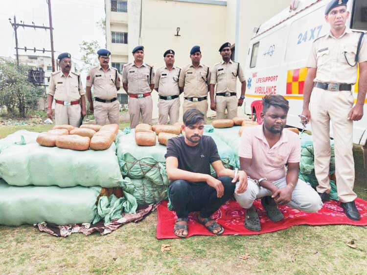 सवा 2 करोड़ का गांजा जब्त, 2 बंदी, एंबुलेंस से कर रहे थे तस्करी
