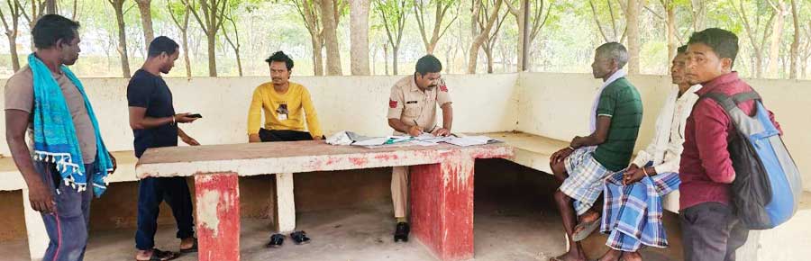 नशे में बुजुर्ग ट्रेन से टकराया, मौत नशे में बुजुर्ग ट्रेन से टकराया, मौत