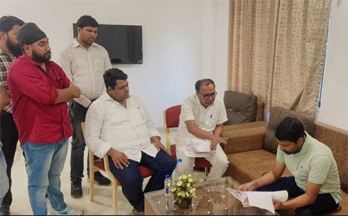आचार संहिता उल्लंघन पर कार्रवाई की मांग आचार संहिता उल्लंघन पर कार्रवाई की मांग