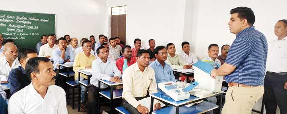 मतदान दल के अफसरों को दूसरे चरण का प्रशिक्षण मतदान दल के अफसरों को दूसरे चरण का प्रशिक्षण