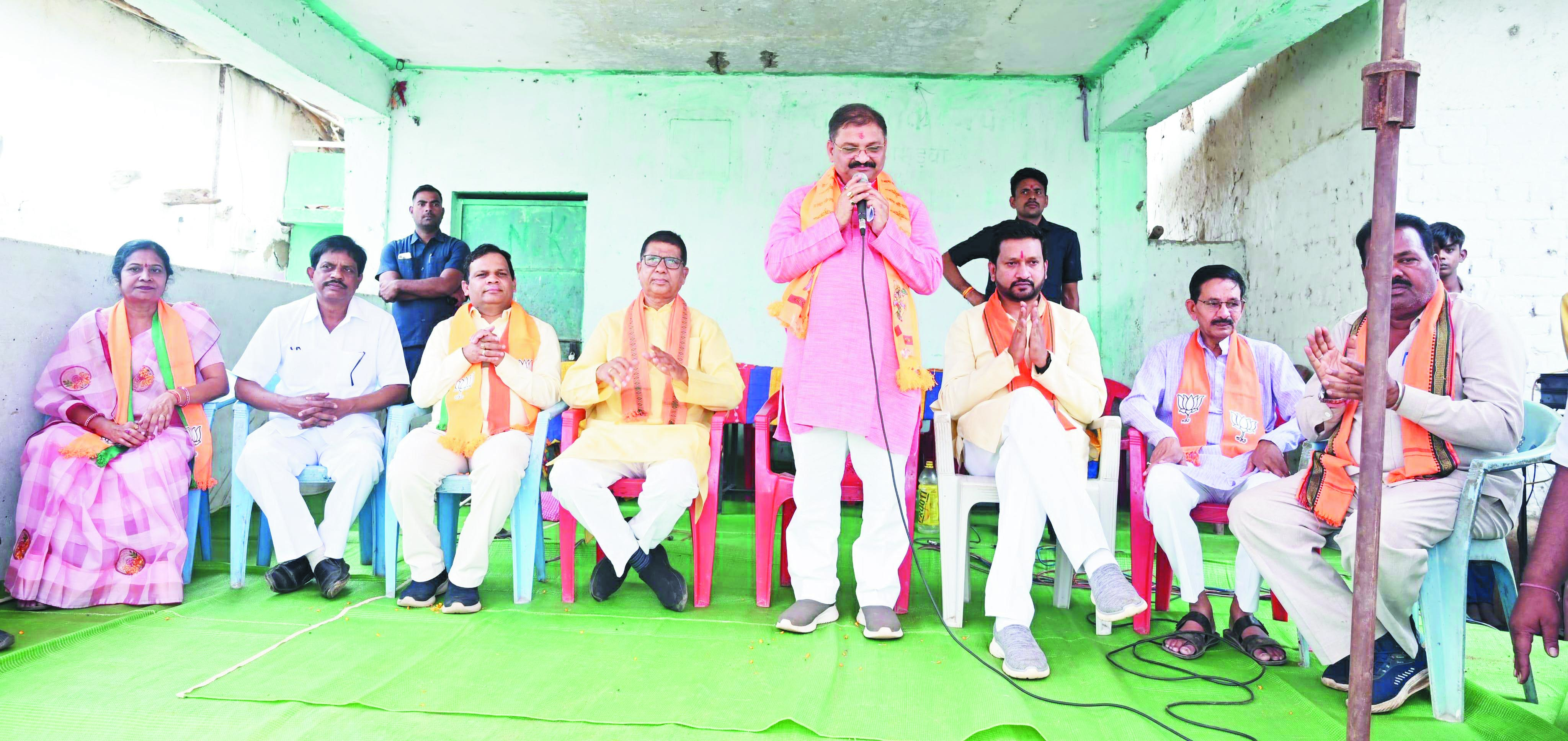 देश का संविधान नहीं, भ्रष्टाचारियों का अस्तित्व खतरे में - पांडे