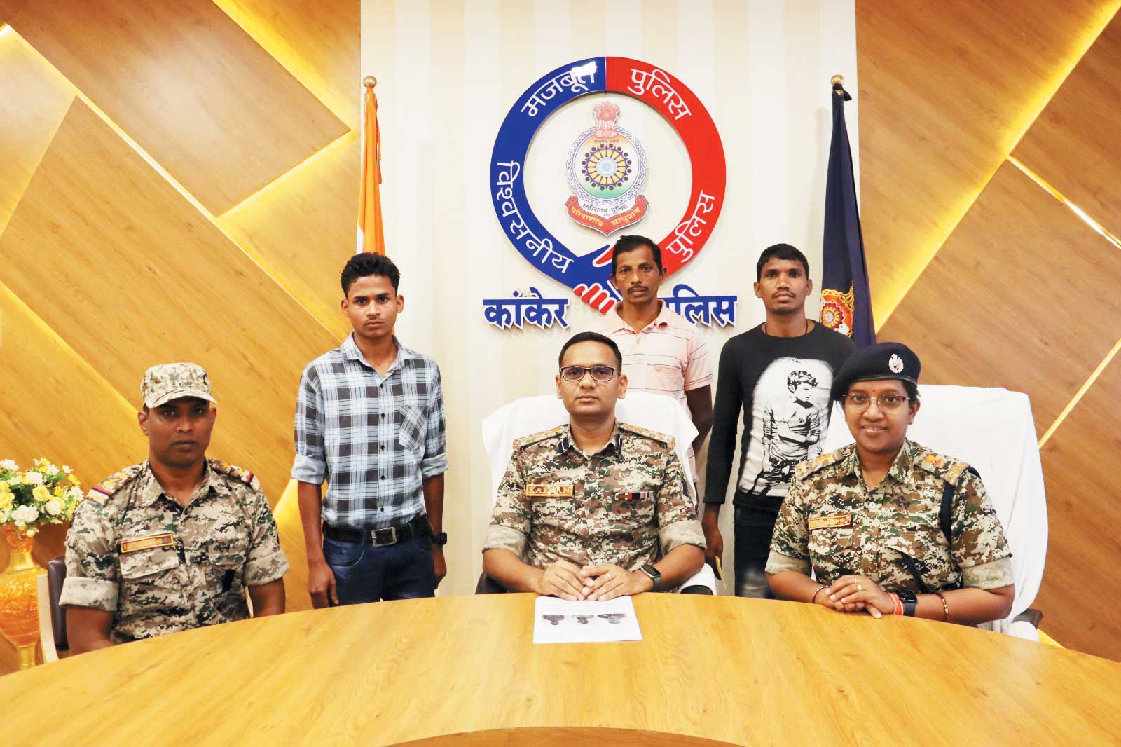 ईनामी सहित 3 नक्सलियों का समर्पण