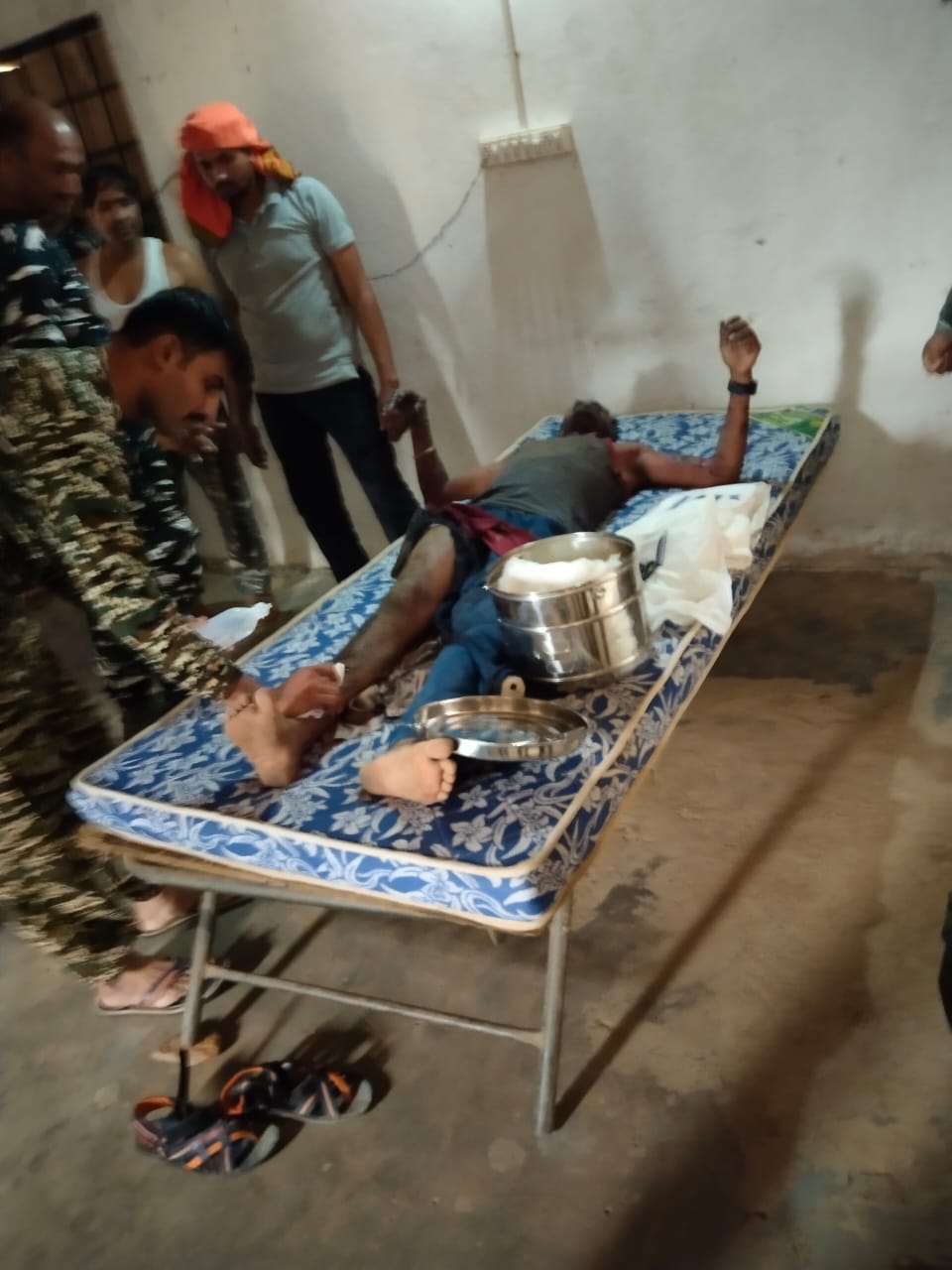 बम विस्फोट, जेसीबी चालक घायल