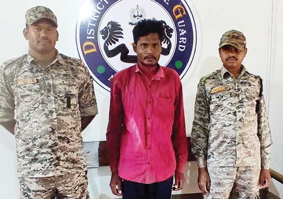 बम विस्फोट, तोडफ़ोड़-आगजनी में शामिल नक्सली बंदी