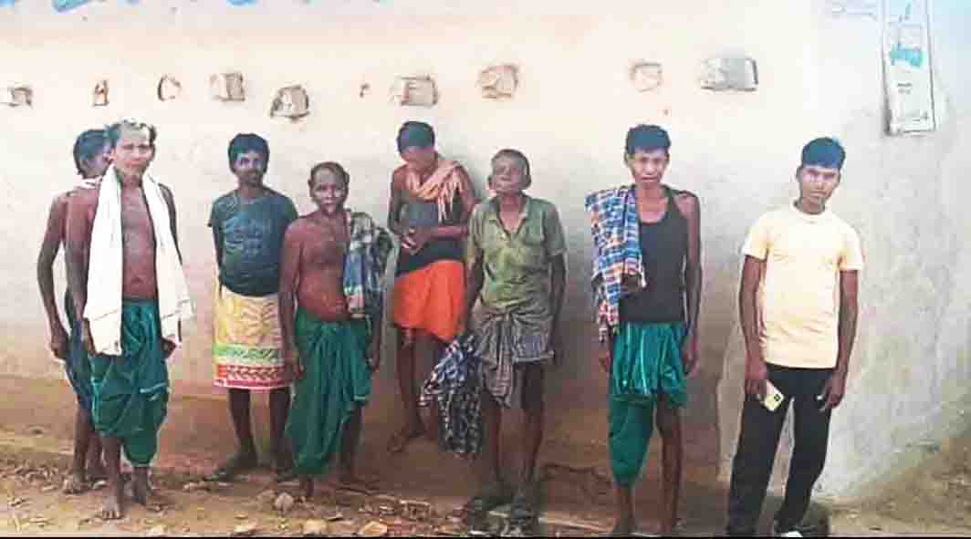 पानी की समस्या से जूझ रहे ग्रामीण