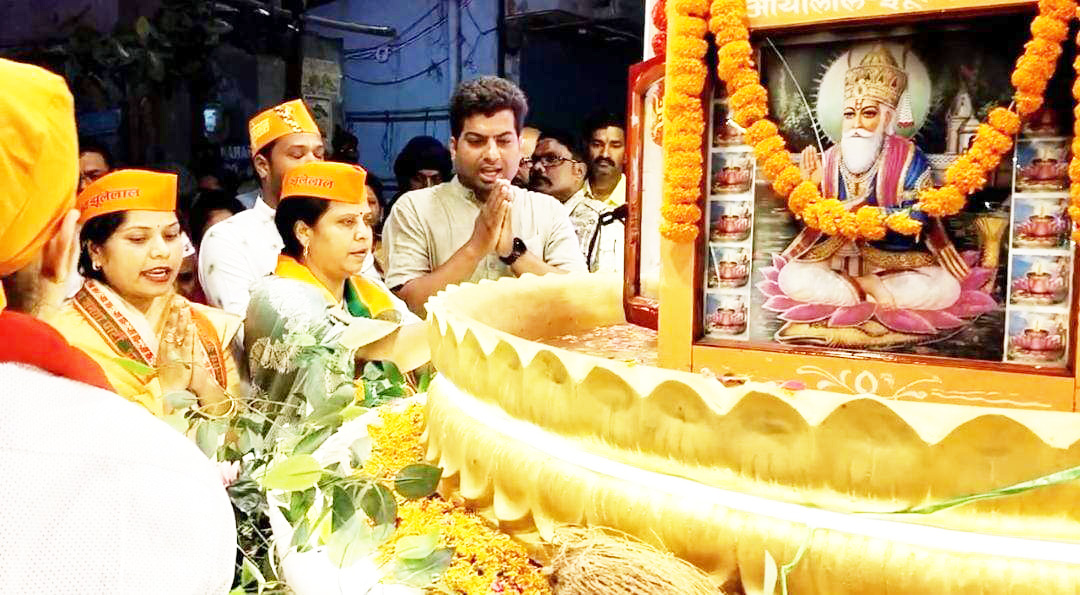 झूलेलाल जयंती पर निकाली शोभायात्रा झूलेलाल जयंती पर निकाली शोभायात्रा