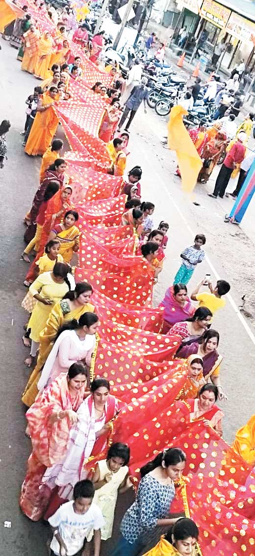 मां का श्रृंगार, भक्तों ने निकाली 901 मीटर की चुनरी यात्रा