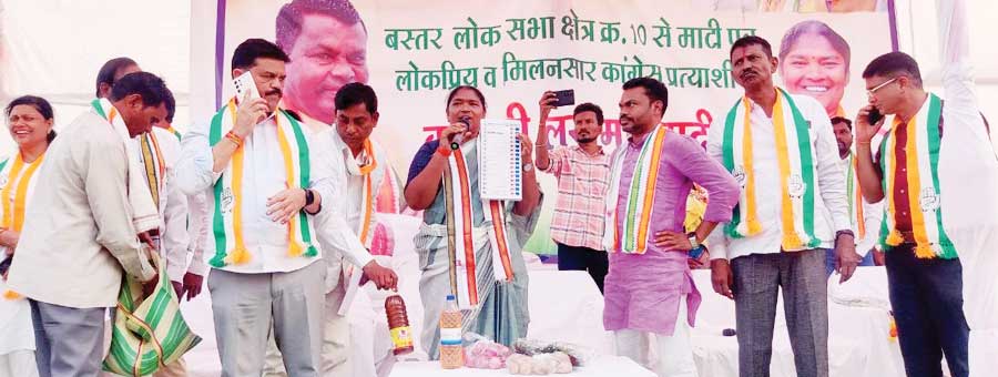 पड़ोसी राज्य की मंत्री पहुंचीं पटनम, तेलुगू में प्रचार कर लखमा के पक्ष में मांगा वोट पड़ोसी राज्य की मंत्री पहुंचीं पटनम, तेलुगू में प्रचार कर लखमा के पक्ष में मांगा वोट