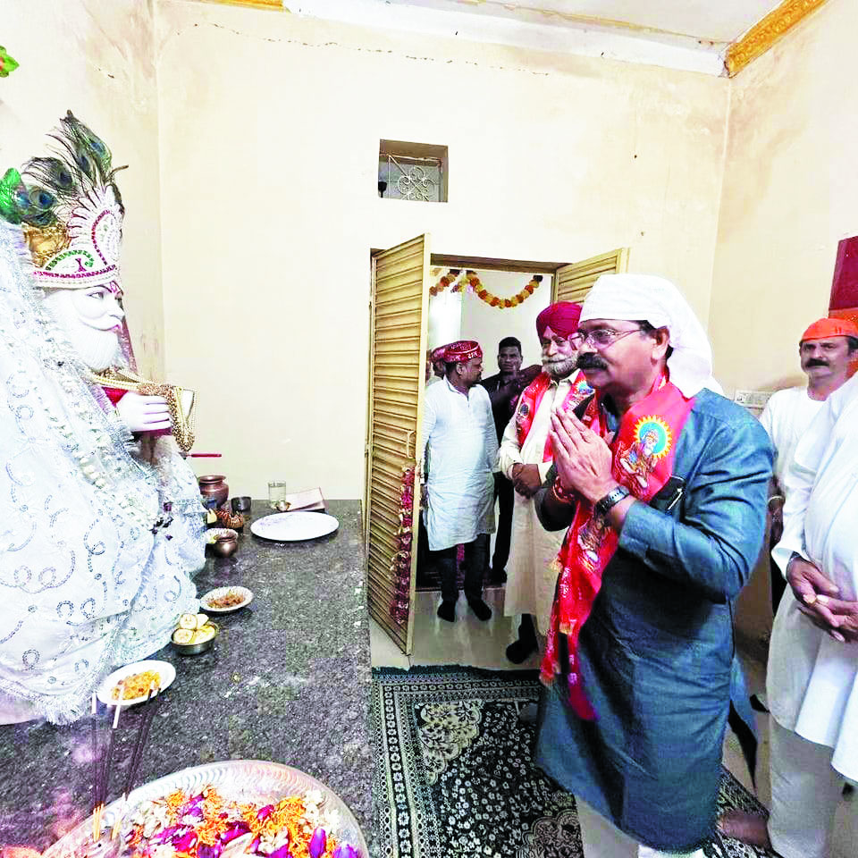 भगवान झूलेलाल की शोभायात्रा मेें विधायक साव हुए शामिल भगवान झूलेलाल की शोभायात्रा मेें विधायक साव हुए शामिल