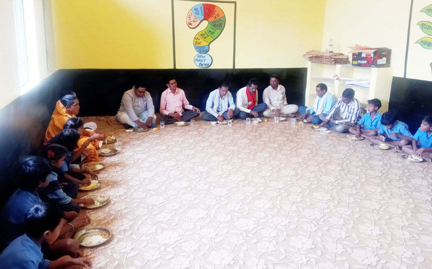 बच्चों की परीक्षा समाप्ति पर नेवता भोज बच्चों की परीक्षा समाप्ति पर नेवता भोज