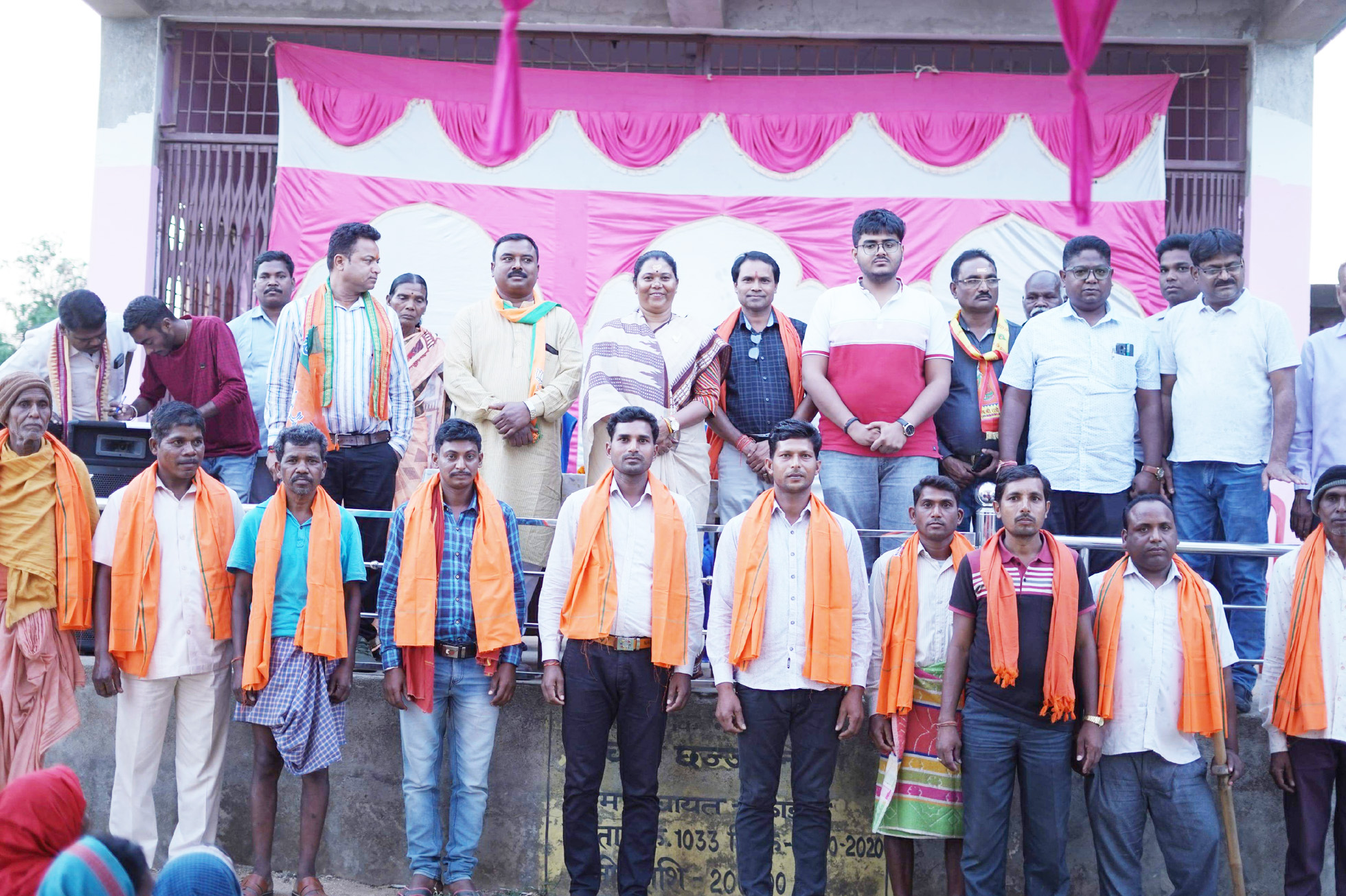 भाजपा कार्यकर्ताओं व ग्रामीणों  से रूबरू  हुईं गोमती