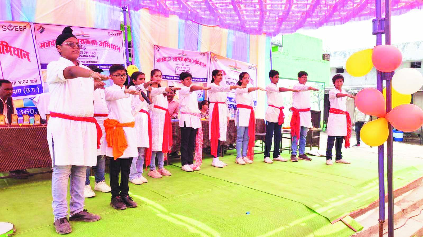 नुक्कड़ नाटक से शतप्रतिशत मतदान करने की अपील