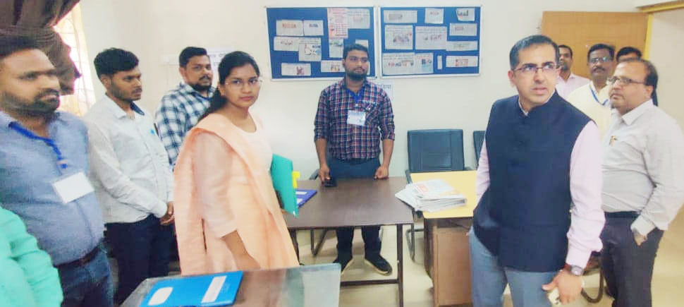 व्यय प्रेक्षक ने चुनाव की व्यवस्थाओं का लिया जायजा व्यय प्रेक्षक ने चुनाव की व्यवस्थाओं का लिया जायजा