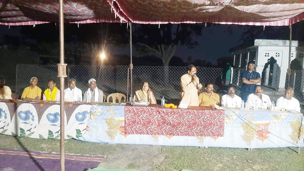 मूर्ति स्थापना व जयंती कार्यक्रम में पहुंचे विधायक मूर्ति स्थापना व जयंती कार्यक्रम में पहुंचे विधायक