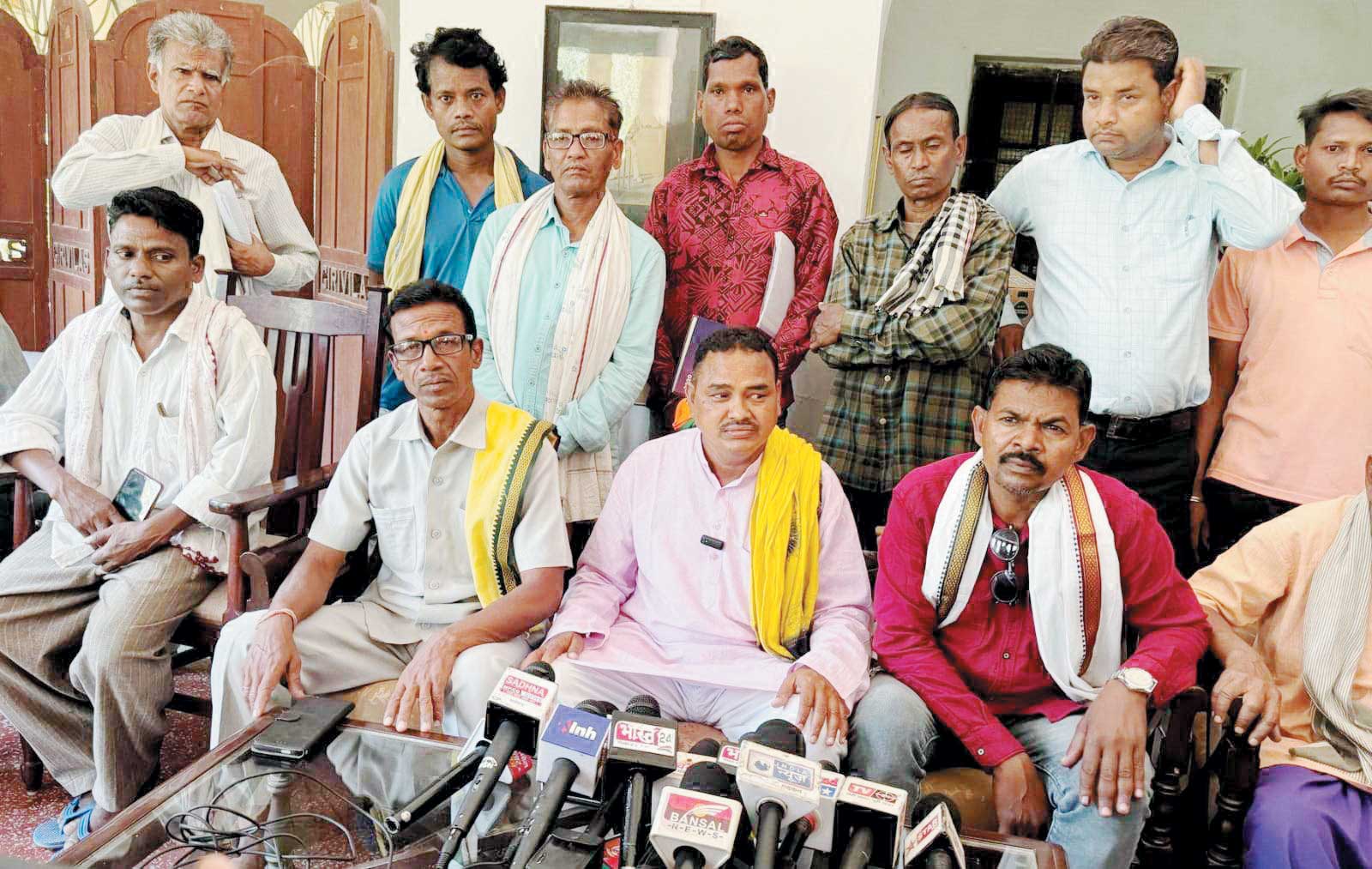 कांग्रेस प्रत्याशी के खिलाफ भ्रमित समाचार के विरोध में आदिवासी समाज आगे आया