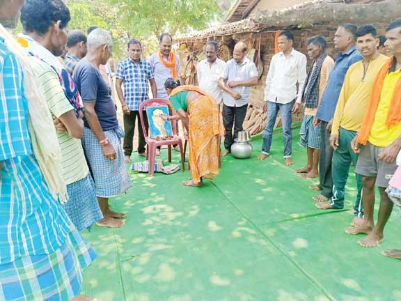 अंदकुरी गांडा समाज ने जिले के 59 मण्डलों में मनाई अबेडकर जयंती अंदकुरी गांडा समाज ने जिले के 59 मण्डलों में मनाई अबेडकर जयंती